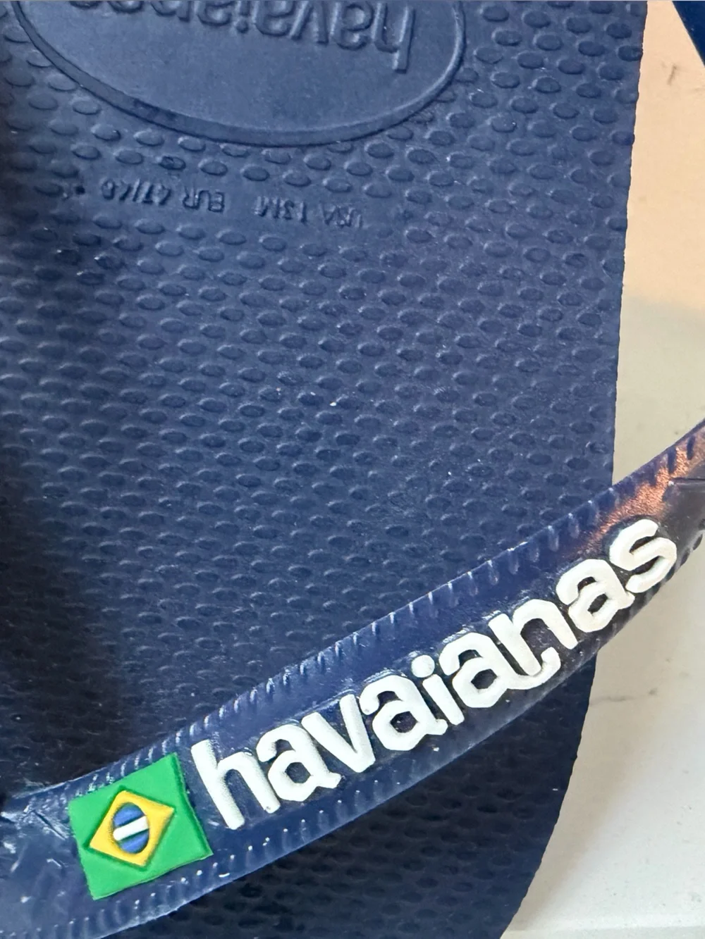 Havaianas men’s Navy NWT Blue Flip Flops with Brazilian Flag Accent Sz 13